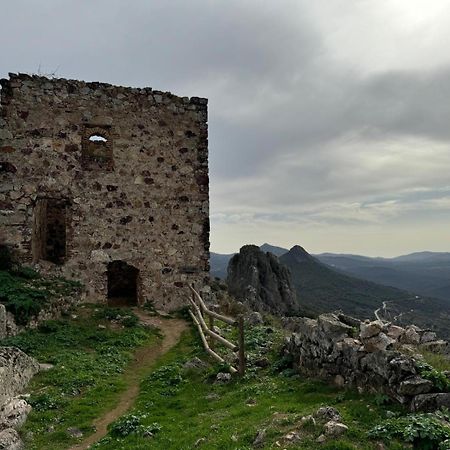 Alma De Villuercas Vendégház Cabañas del Castillo Kültér fotó