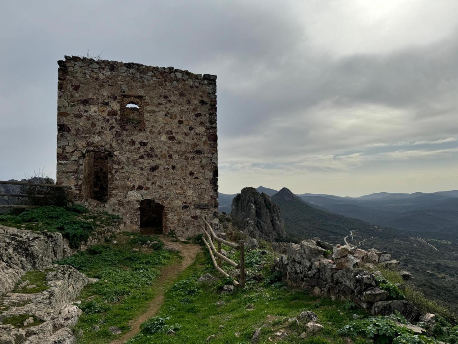 Alma De Villuercas Vendégház Cabañas del Castillo Kültér fotó